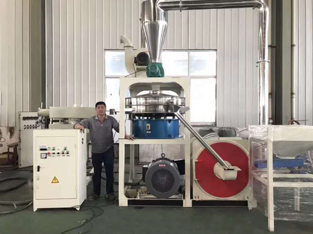 加大型塑料磨粉機(jī)